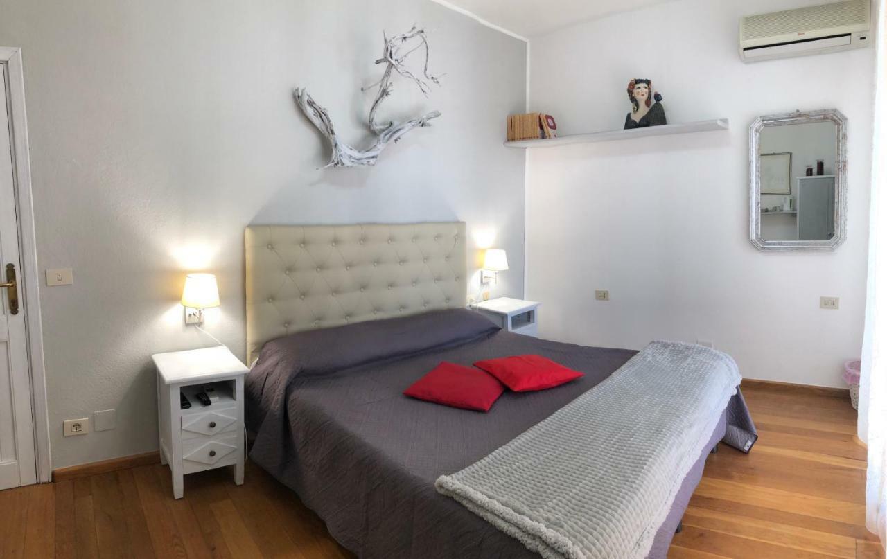 サンタ・テレーザ・ガッルーラ La Chicca Di Francesca Bed & Breakfast エクステリア 写真